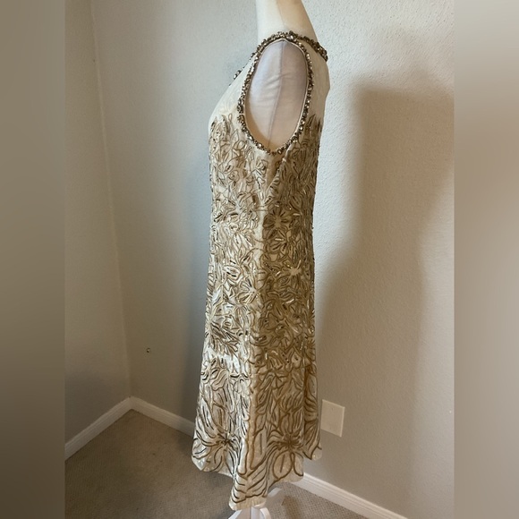 Carolina Herrera Rhinestone Beaded Floral Embellished Sheath Dress Size 6 Gold - Picture 3 of 16